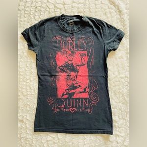 DC COMICS: Cool (M) Pre-Owned Harley Quinn T shirt.